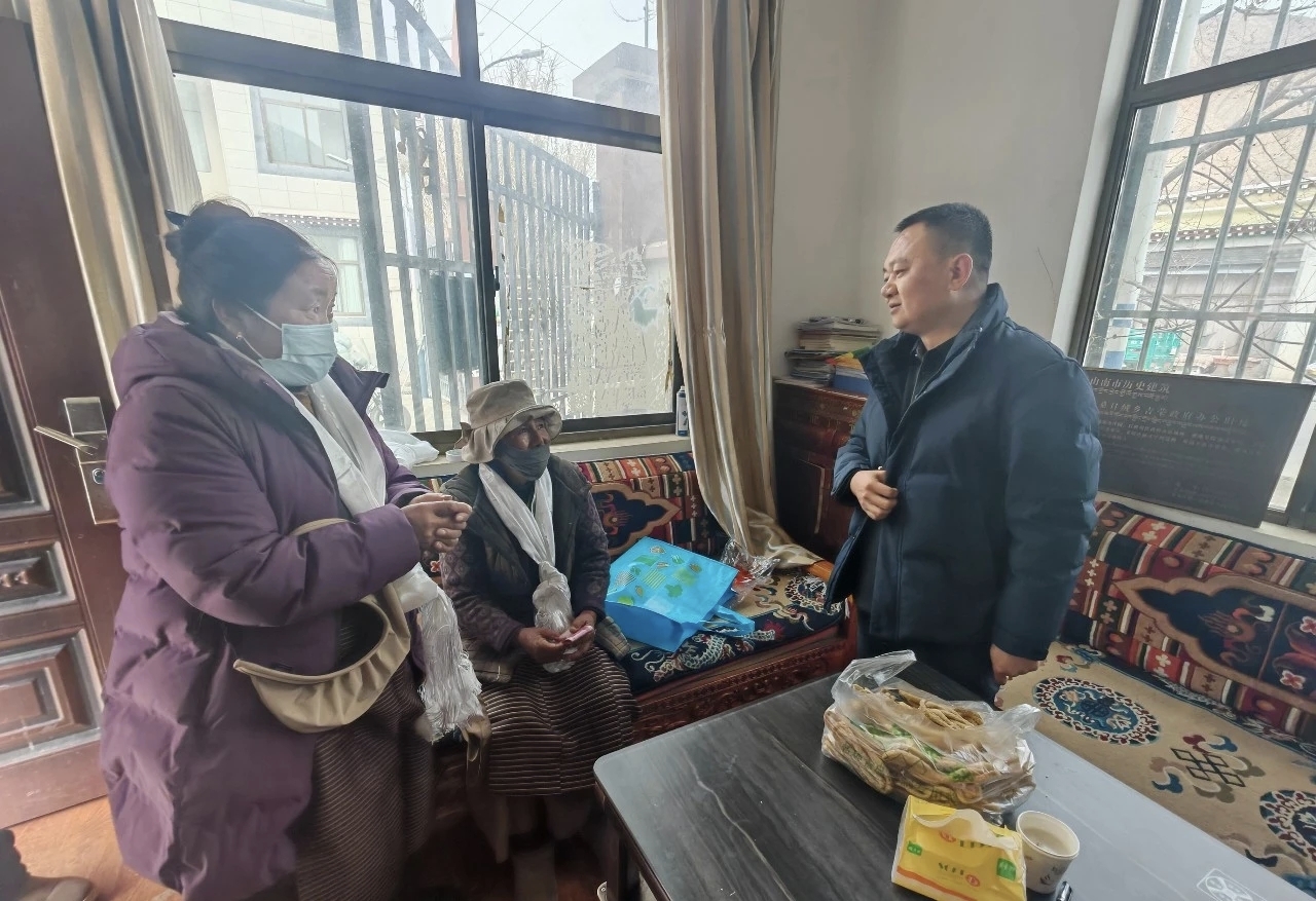 雪域寒冬暖意浓 关怀慰问润民心1.jpg