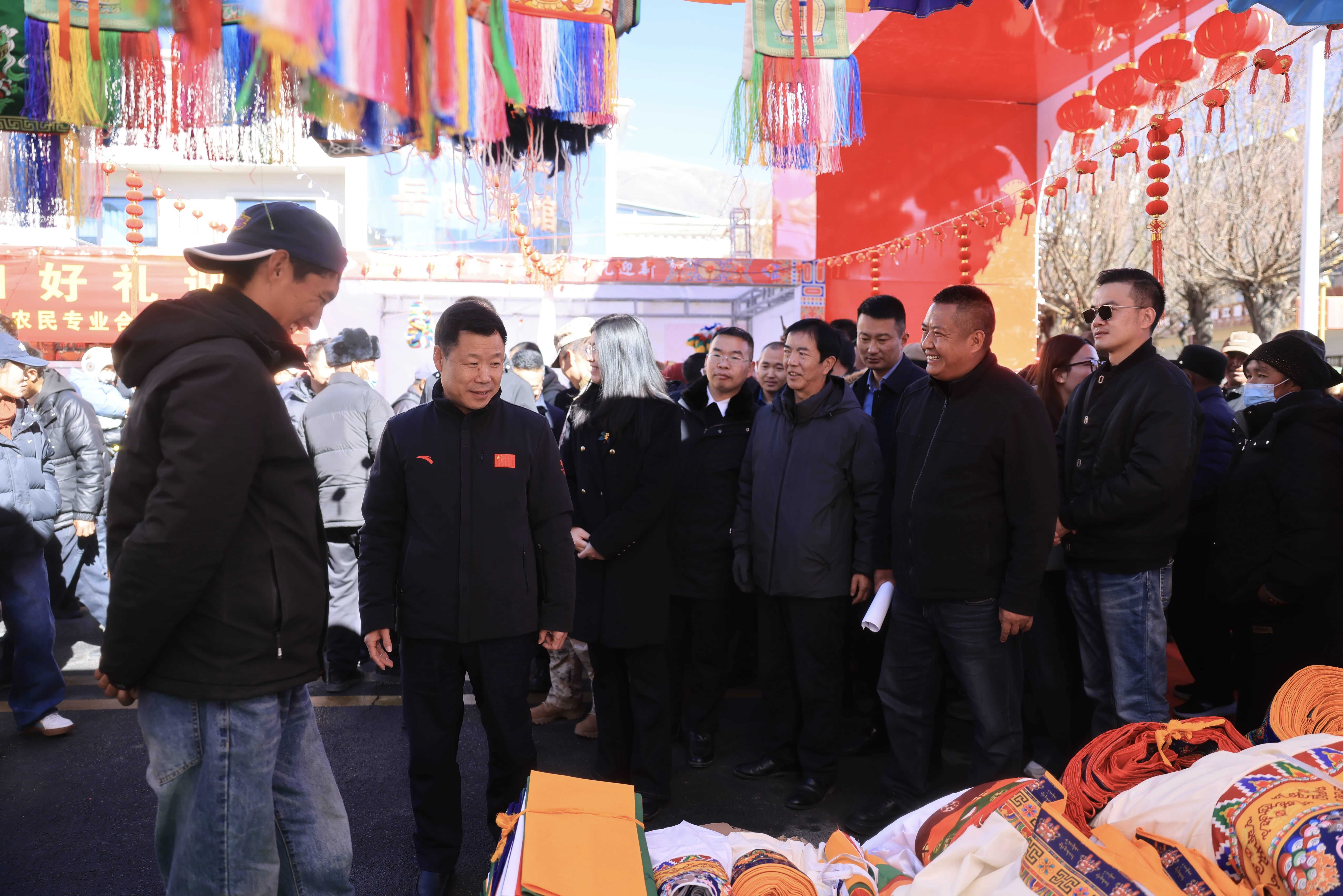 桑日县年货会启动2.jpg