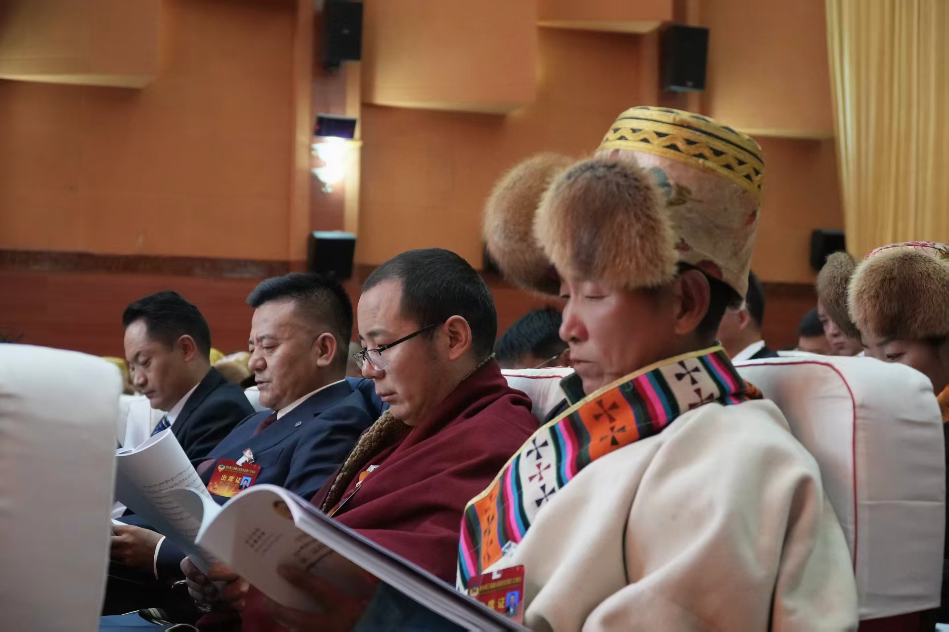 政协第三届桑日县委员会第六次会议6.jpg